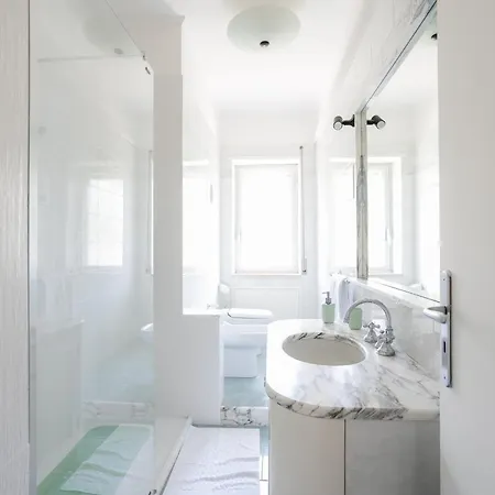 3 Bedrooms Sunny With Terrace & View 아파트 *