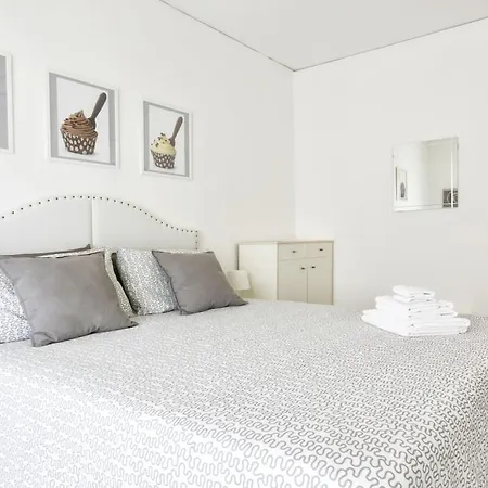 3 Bedrooms Sunny With Terrace & View *