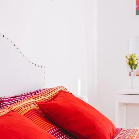 3 Bedrooms Sunny With Terrace & View Apartment *