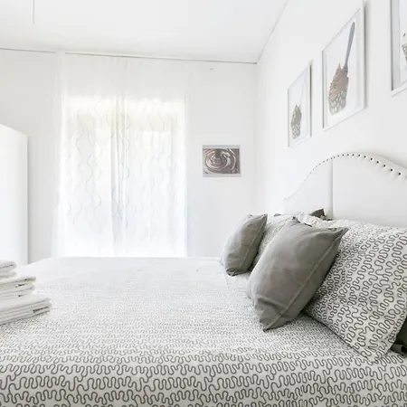 3 Bedrooms Sunny With Terrace & View *