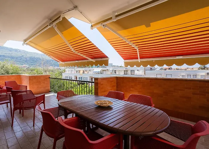 3 Bedrooms Sunny With Terrace & View *