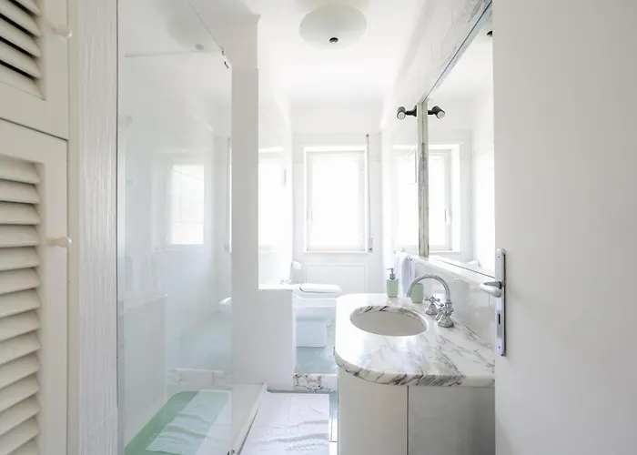 3 Bedrooms Sunny With Terrace & View Апартаменти *