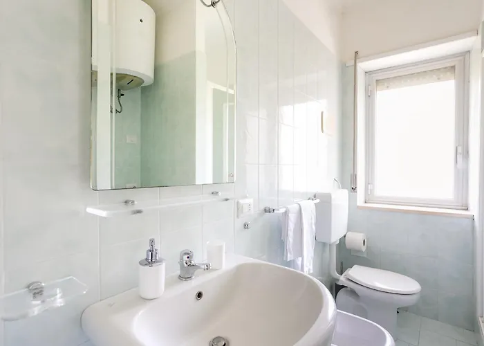 3 Bedrooms Sunny With Terrace & View *