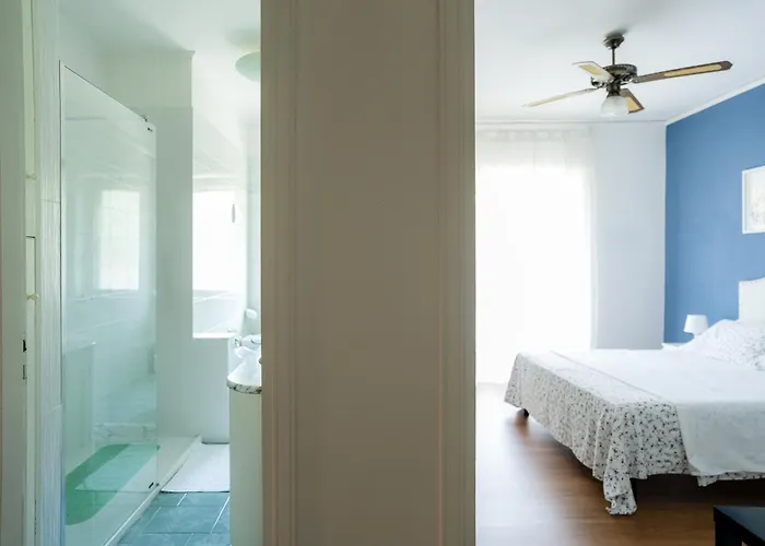 3 Bedrooms Sunny With Terrace & View * Σορέντο