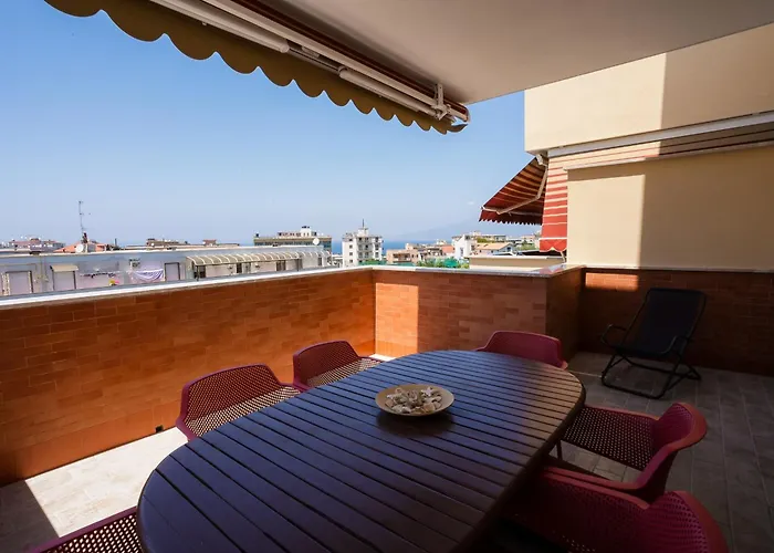 3 Bedrooms Sunny With Terrace & View *